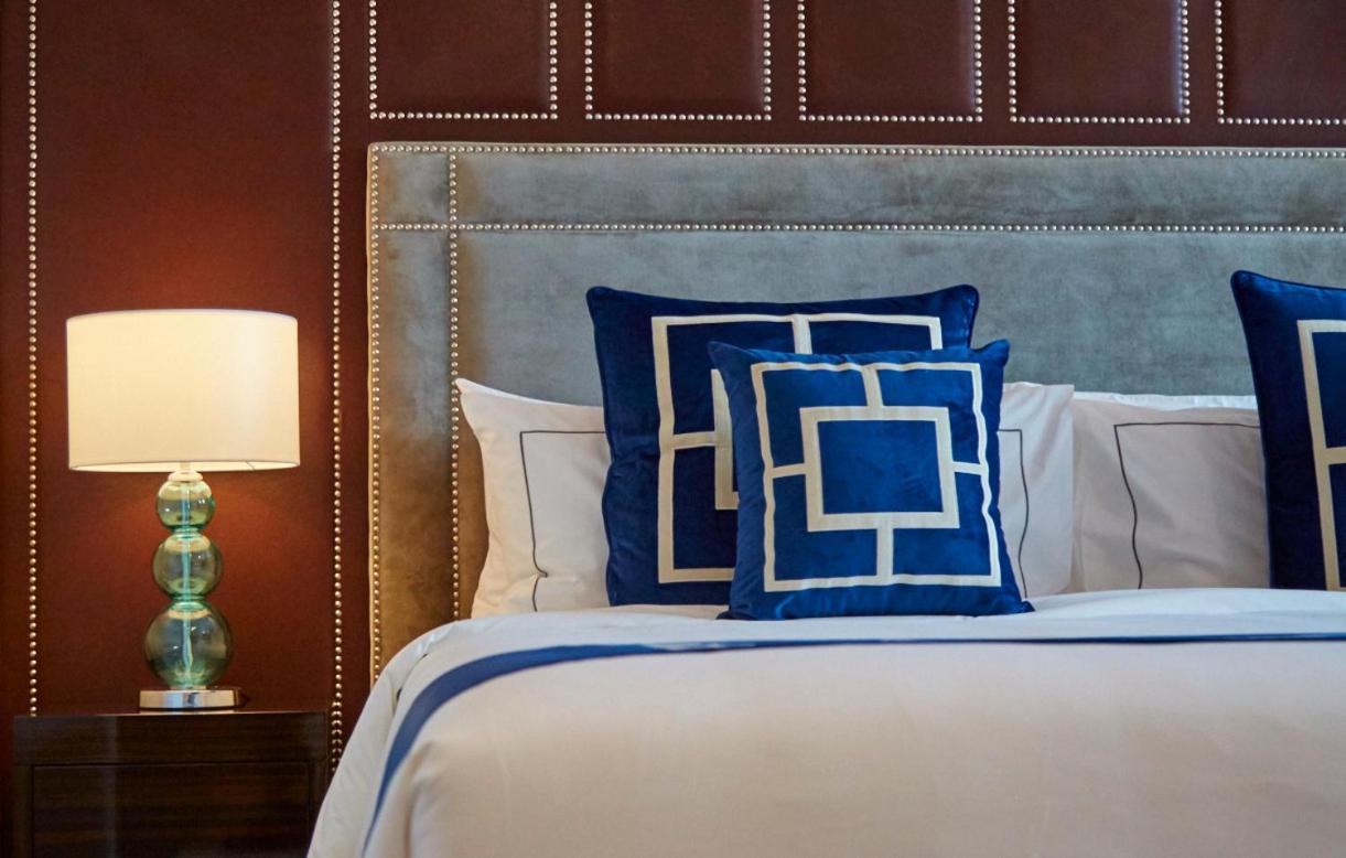 The Face Style Hotel Kuala Lumpur Exteriör bild A bed with a headboard