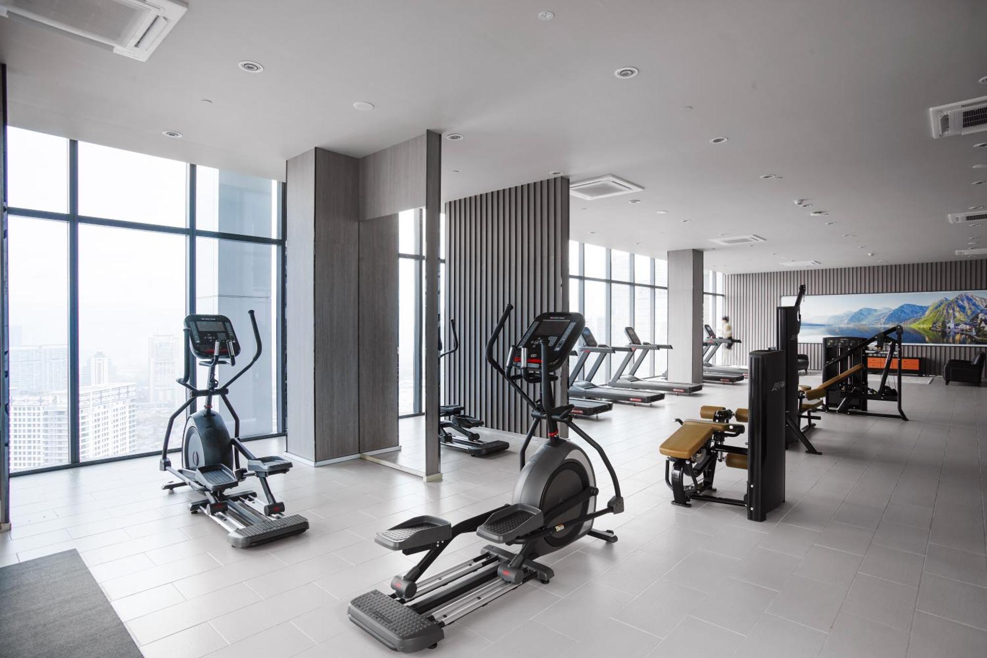 The Face Style Hotel Kuala Lumpur Exteriör bild A gym in a condominium